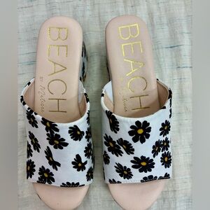 Beach By Matisse Floral Daisy Chunky Platforms!
